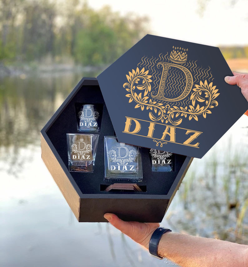 DIAZ - WHISKEY SET (Wooden box + Decanter + 4 Glasses + 4 Coasters)